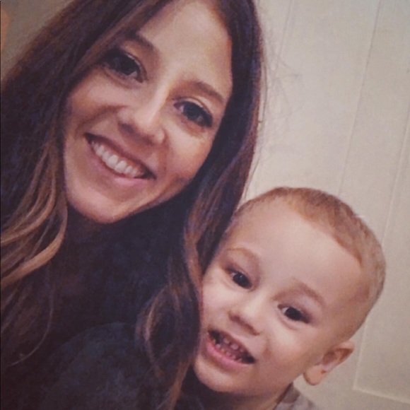 Meet your Posher, Andrea - Picture 2 of 2